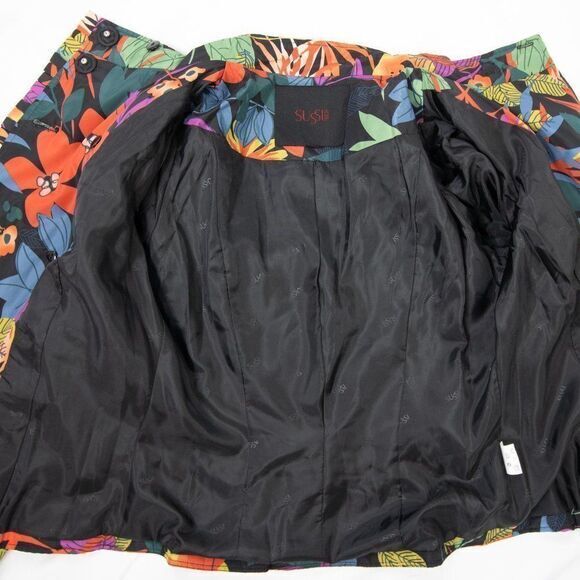 Vintage floral print padded‎ Jacket, ruffle hem, Button accentuate - Picture 14 of 16